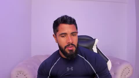 santiago_huntt online show from December 18, 2025, 1:11 am