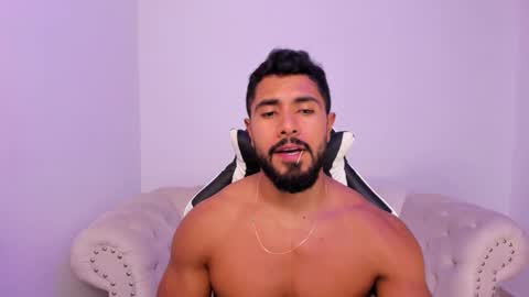 santiago_huntt online show from March 10, 2026, 8:47 pm