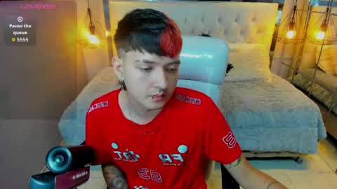 SANTIAGO  online show from April 14, 2026, 11:11 pm