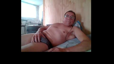 santiago_n online show from June 10, 2026, 7:02 pm