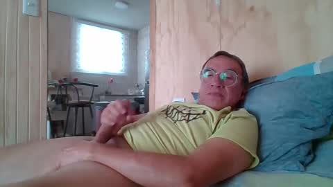 santiago_n online show from June 15, 2026, 4:20 pm