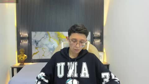 santiago_russo18 online show from September 22, 2025, 12:18 pm