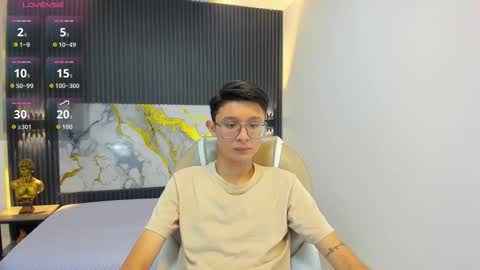 santiago_russo18 online show from September 23, 2025, 12:08 pm