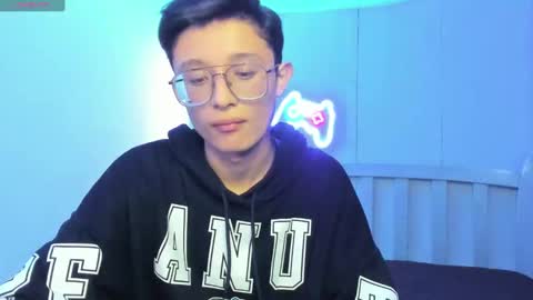 santiago_russo18 online show from October 2, 2025, 1:45 am