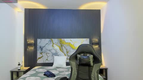 santiago_russo18 online show from February 12, 2026, 8:48 pm