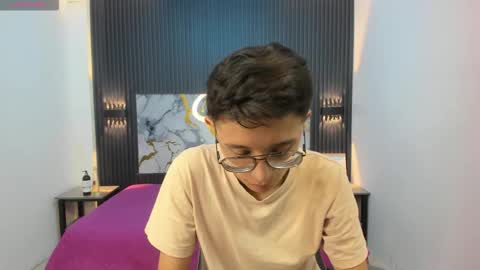 santiago_russo18 online show from February 14, 2026, 8:05 pm