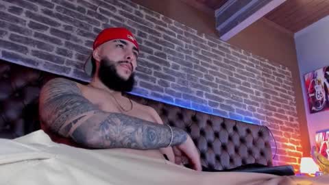 Santiago Hincapiie online show from March 13, 2026, 9:32 pm