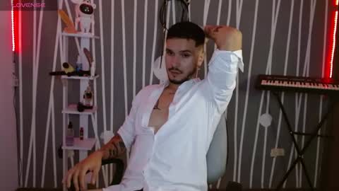 Snapshot of santti_torres chatting on January 23, 2025, 2:23 am Santy Torres online show from January 23, 2025, 2:23 am