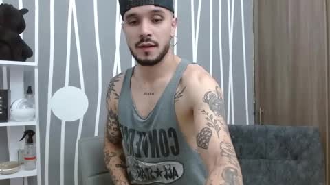 Snapshot of santti_torres chatting on October 10, 2025, 3:38 am Santy Torres online show from October 10, 2025, 3:38 am