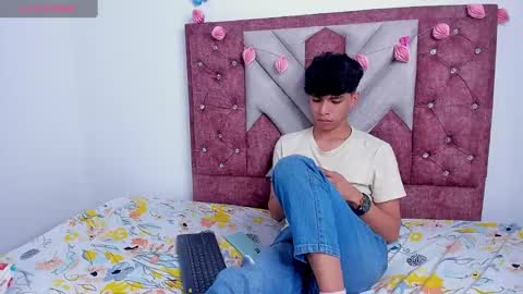 Snapshot of santy_carrington chatting on March 12, 2025, 1:14 am Santiago Carrington online show from March 12, 2025, 1:14 am