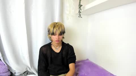 Snapshot of santy_kitty chatting on December 20, 2024, 6:08 am kitty online show from December 20, 2024, 6:08 am