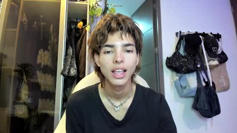 Snapshot of santy_kitty chatting on January 26, 2025, 11:29 pm kitty online show from January 26, 2025, 11:29 pm