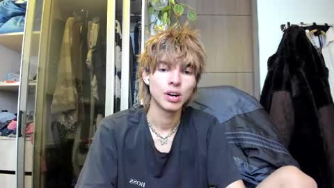 Snapshot of santy_kitty chatting on February 16, 2025, 7:26 am kitty online show from February 16, 2025, 7:26 am