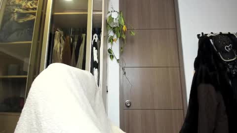 Snapshot of santy_kitty chatting on March 2, 2025, 3:24 am kitty online show from March 2, 2025, 3:24 am