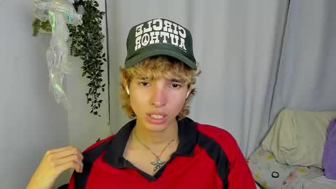 Snapshot of santy_kitty chatting on October 6, 2025, 2:53 am kitty online show from October 6, 2025, 2:53 am