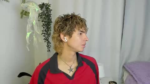 Snapshot of santy_kitty chatting on October 8, 2025, 3:15 am kitty online show from October 8, 2025, 3:15 am