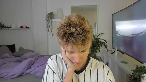 Snapshot of santy_kitty chatting on October 28, 2025, 1:20 am kitty online show from October 28, 2025, 1:20 am