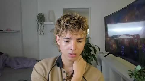 Snapshot of santy_kitty chatting on November 9, 2025, 1:59 am kitty online show from November 9, 2025, 1:59 am