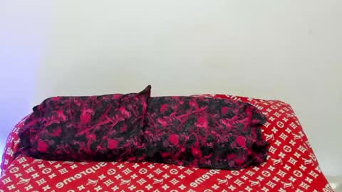 santy_of1 online show from May 10, 2026, 11:37 am