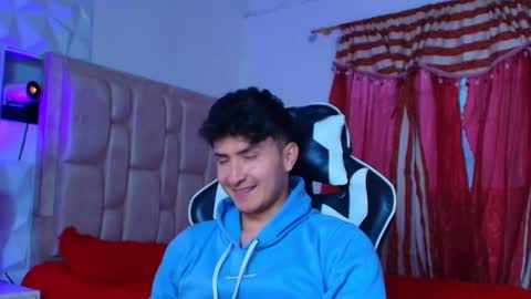 Snapshot of santyago_taylor chatting on December 20, 2024, 10:43 pm Santyago online show from December 20, 2024, 10:43 pm