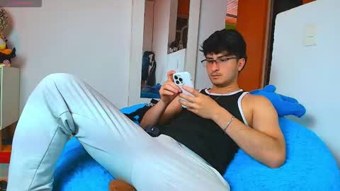 Santyago online show from March 25, 2026, 6:58 pm