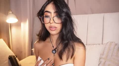 Sara  online show from April 4, 2026, 2:32 am