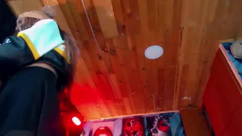 Snapshot of sara_buck chatting on April 15, 2026, 6:09 am sara_buck online show from April 15, 2026, 6:09 am