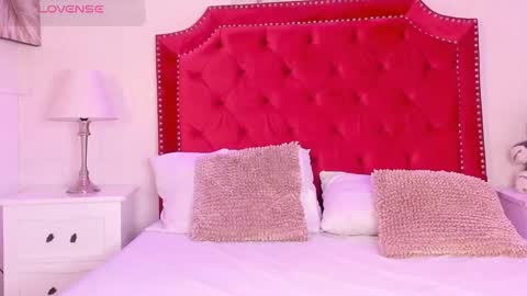 Snapshot of sara_collinss__ chatting on October 14, 2025, 11:33 am SARA online show from October 14, 2025, 11:33 am