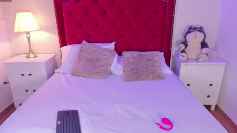 Snapshot of sara_collinss__ chatting on November 10, 2025, 11:31 am SARA online show from November 10, 2025, 11:31 am