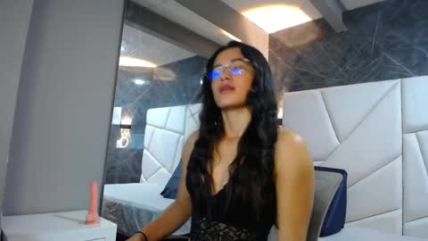 Snapshot of sara_hoffman_4 chatting on April 7, 2026, 12:16 pm Sara online show from April 7, 2026, 12:16 pm