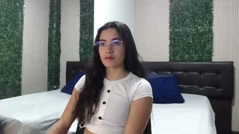 Snapshot of sara_hoffman_4 chatting on April 20, 2026, 12:19 pm Sara online show from April 20, 2026, 12:19 pm