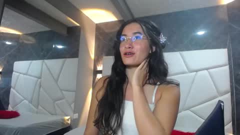 Snapshot of sara_hoffman_4 chatting on May 10, 2026, 12:43 pm Sara online show from May 10, 2026, 12:43 pm