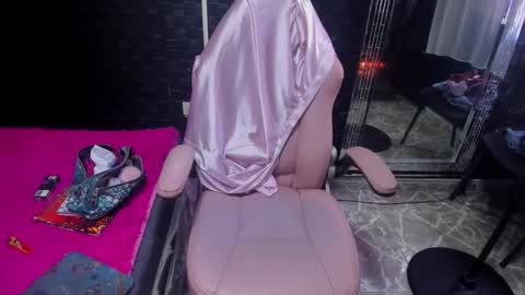 Snapshot of sara_hot_2 chatting on April 20, 2026, 12:30 pm no limits sarah online show from April 20, 2026, 12:30 pm