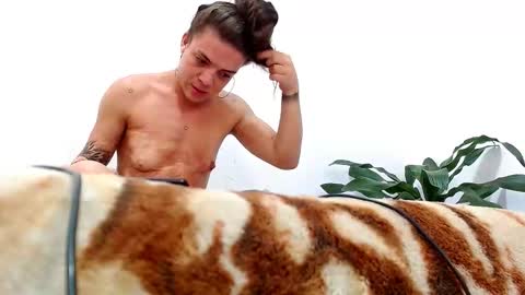 sara_johnson__ online show from October 17, 2025, 3:25 pm