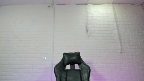 Sara Love online show from April 12, 2026, 3:33 am