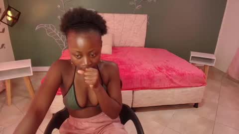 Snapshot of sara_naugty chatting on February 12, 2025, 12:22 pm S A R A online show from February 12, 2025, 12:22 pm