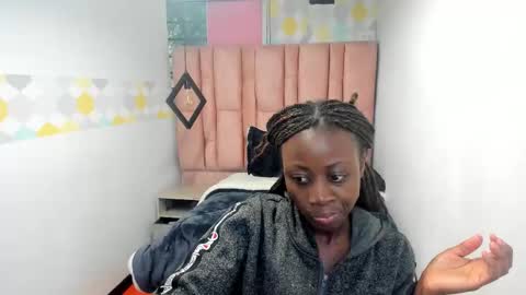 Snapshot of sara_naugty chatting on September 29, 2025, 12:32 pm S A R A online show from September 29, 2025, 12:32 pm