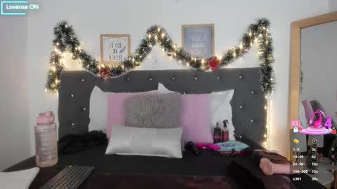 Sara  online show from December 17, 2025, 7:09 pm