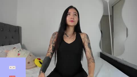 Snapshot of sara_queen9 chatting on December 11, 2024, 5:48 pm Sara online show from December 11, 2024, 5:48 pm