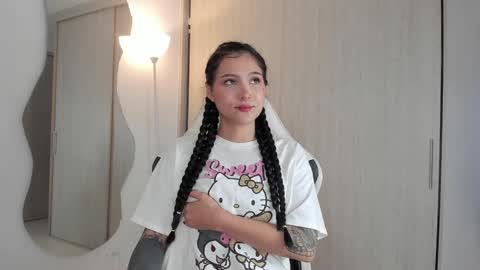 Snapshot of sara_queen9 chatting on February 7, 2025, 3:52 pm Sara online show from February 7, 2025, 3:52 pm