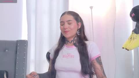 Snapshot of sara_queen9 chatting on December 2, 2025, 6:03 pm Sara online show from December 2, 2025, 6:03 pm