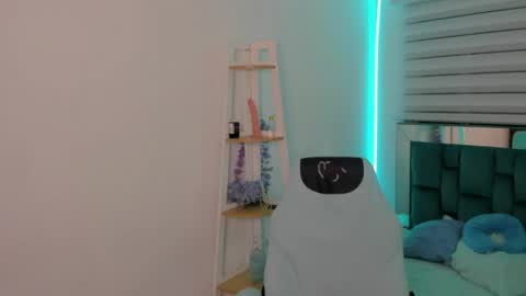 Snapshot of sara_red_x chatting on May 22, 2026, 3:57 am sara_red_x online show from May 22, 2026, 3:57 am