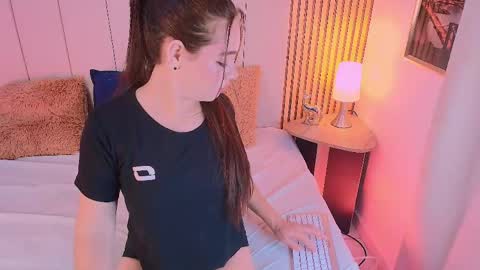 Snapshot of sara_riley01 chatting on April 30, 2026, 11:42 pm Sara online show from April 30, 2026, 11:42 pm