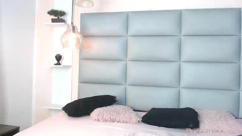 sara_shayk online show from December 3, 2025, 7:23 pm