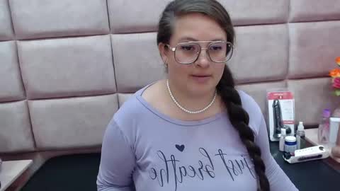 Snapshot of sara_thonson_ chatting on February 9, 2025, 9:05 am sara_thonson_ online show from February 9, 2025, 9:05 am