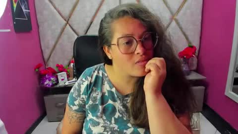 sara_thonson_ online show from April 18, 2026, 4:16 am