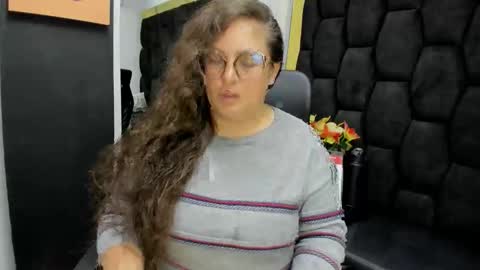 Snapshot of sara_thonson_ chatting on June 3, 2026, 4:15 am sara_thonson_ online show from June 3, 2026, 4:15 am