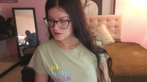 sara_valderrama_ online show from May 15, 2026, 1:51 pm