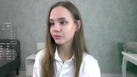 Im Sara  online show from October 9, 2025, 7:01 pm