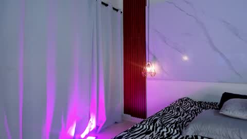 sara_zc online show from November 28, 2025, 11:46 am